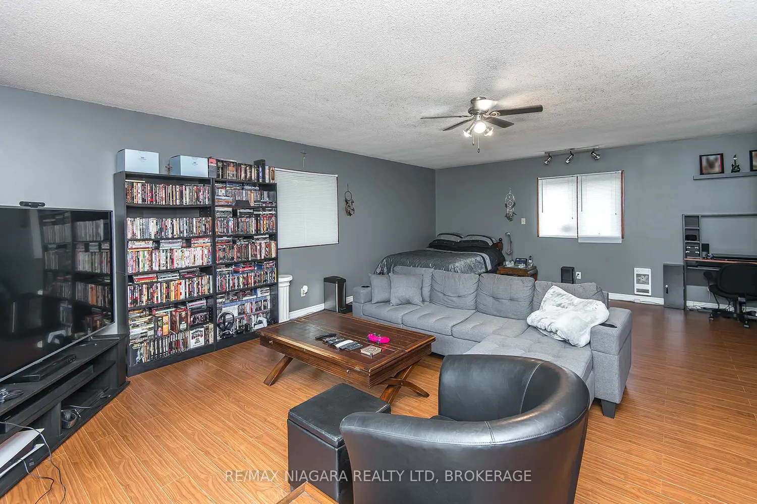 140 Lakeshore Road photo 2
