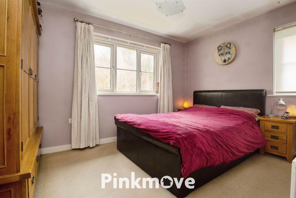 2 bed flat for saleCoed Celynen Drive, Abercarn, Newport NP11 photo 5