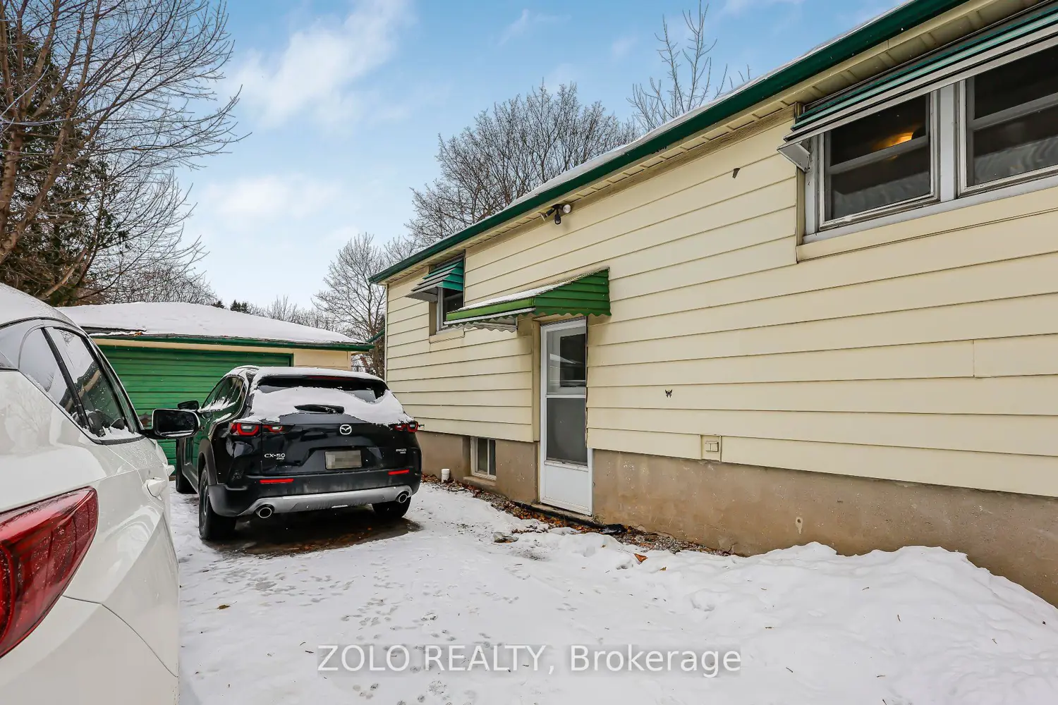 129 Roehampton Avenue photo 3