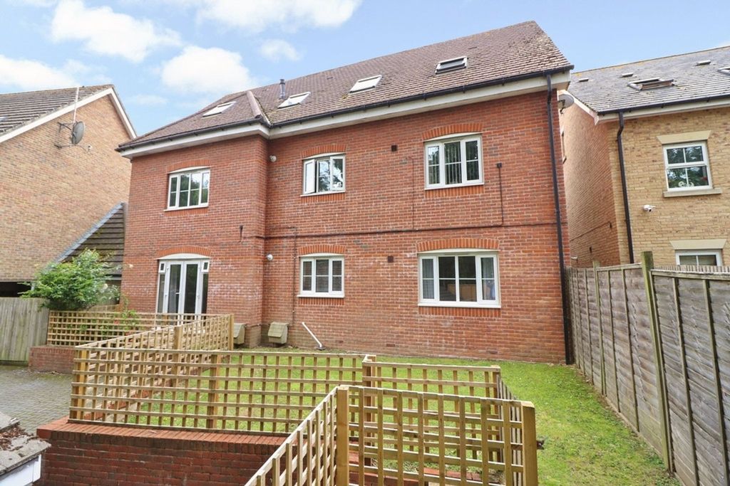 Additional image 9 of 2 bed flat for saleLyons Place, Hedge End SO30