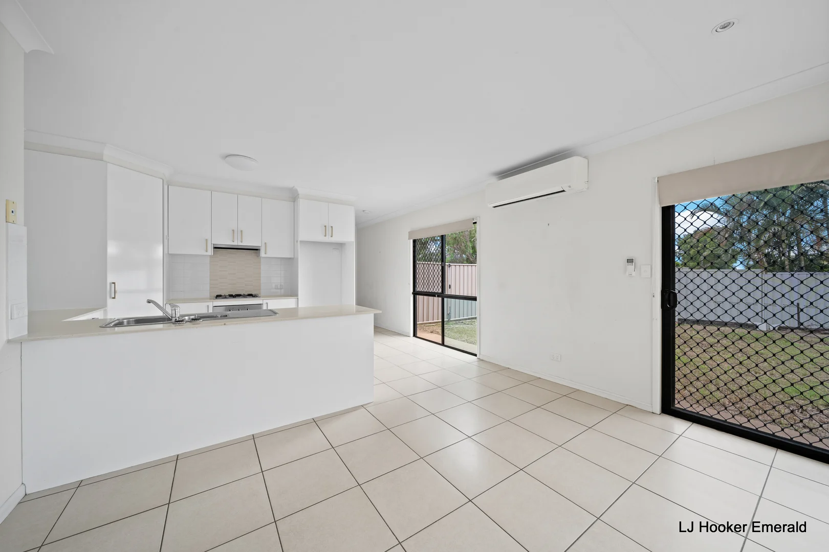 8 Charlton Street, Emerald QLD 4720 photo 5