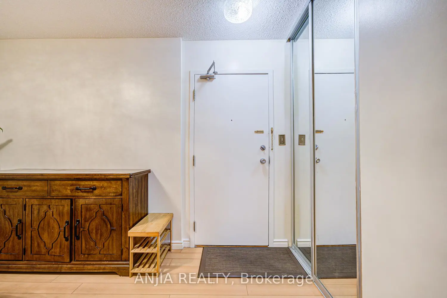 225 Bamburgh Circle 512 photo 3