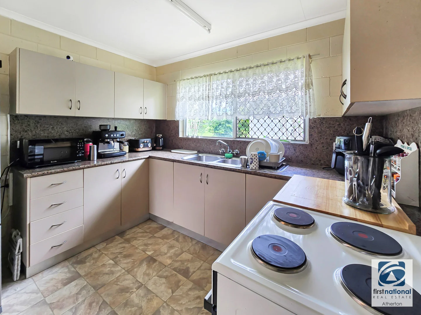 8 Rains Street, Mareeba QLD 4880 photo 4