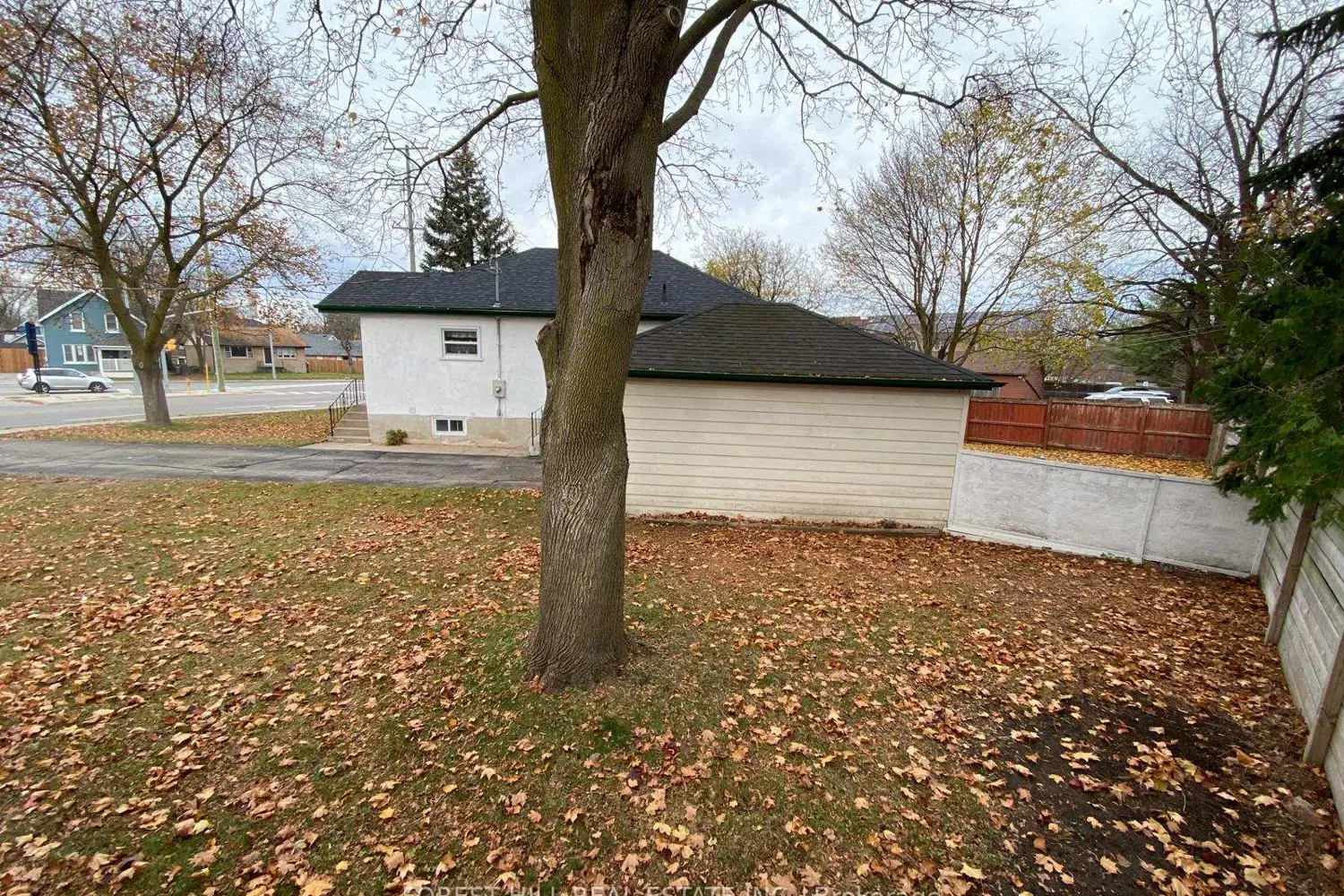 321 Innisfil Street photo 5