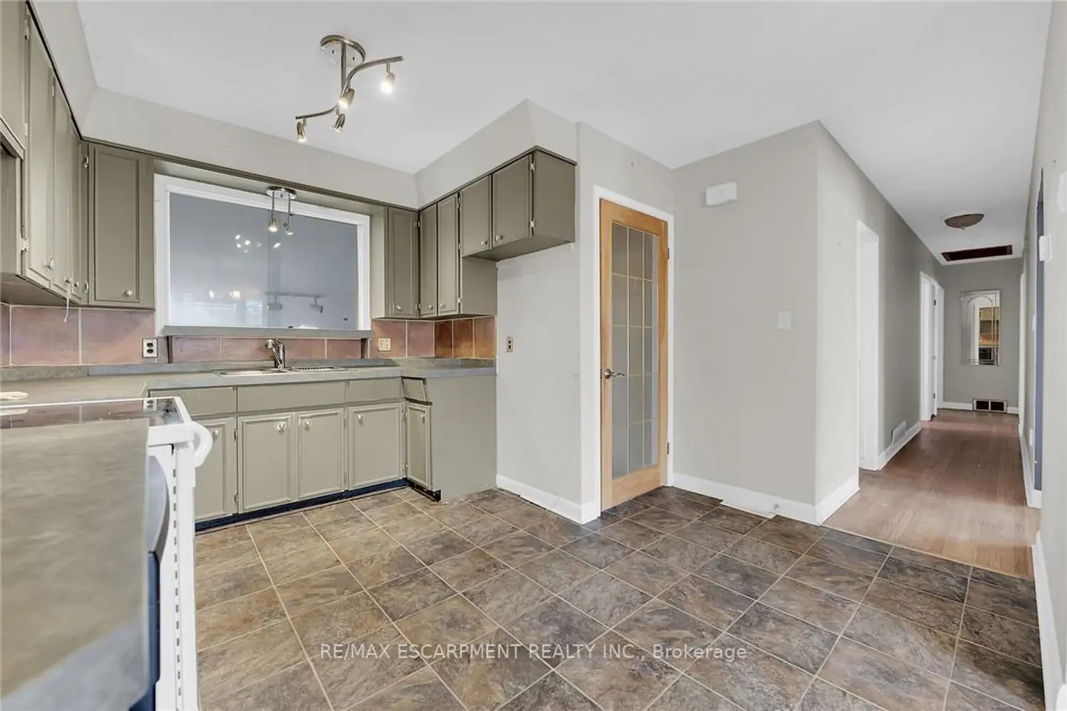 9 Gavin Drive photo 2