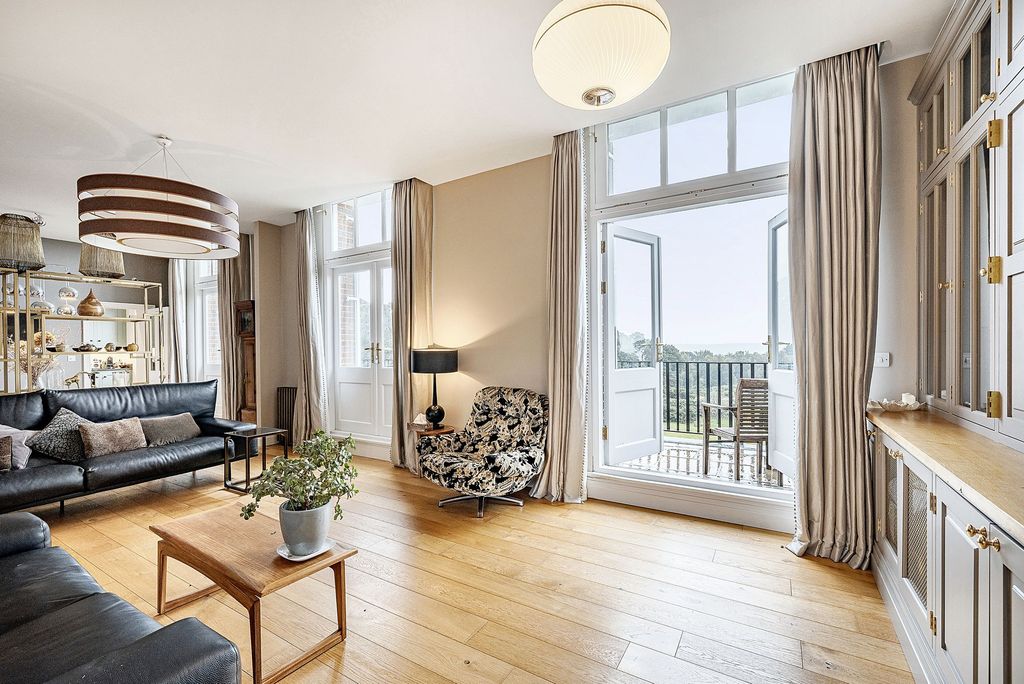 Additional image 8 of 3 bed flat for saleKings Drive, Midhurst GU29