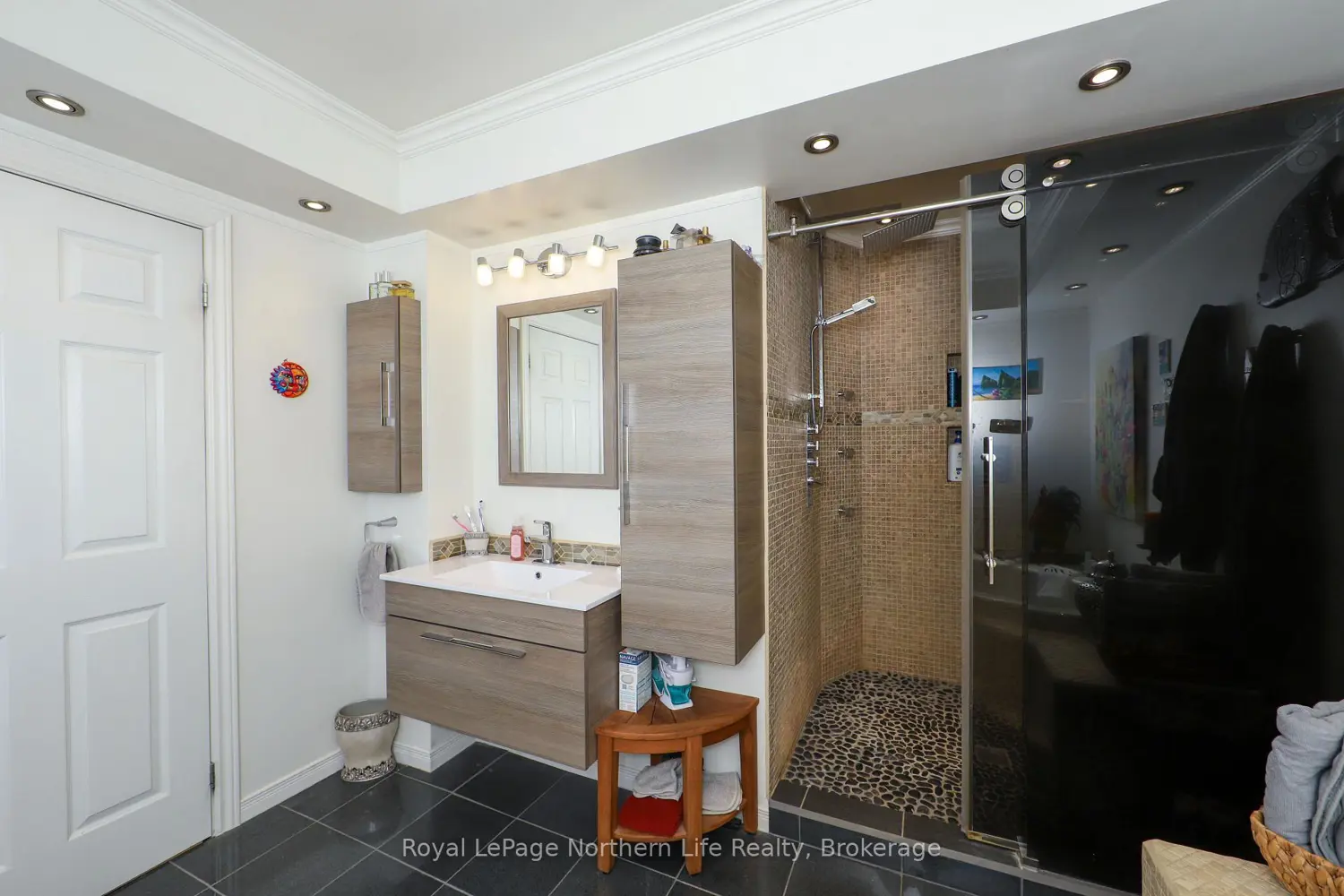 33 White Bear Court photo 5