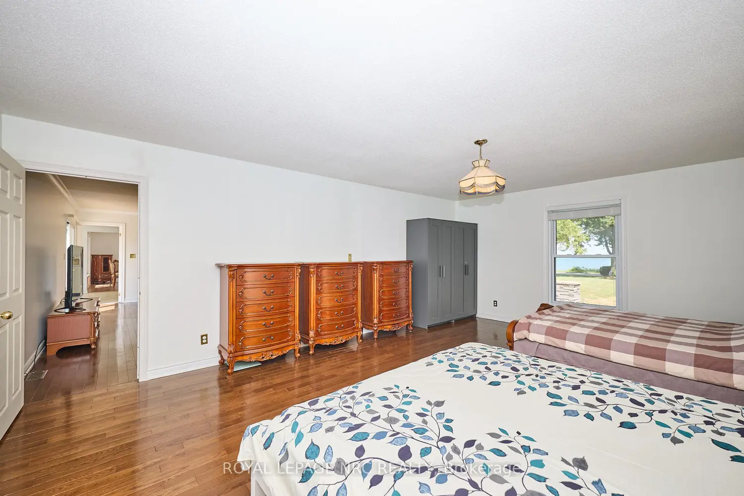 Additional image 8 of 4040 Lakeshore Road