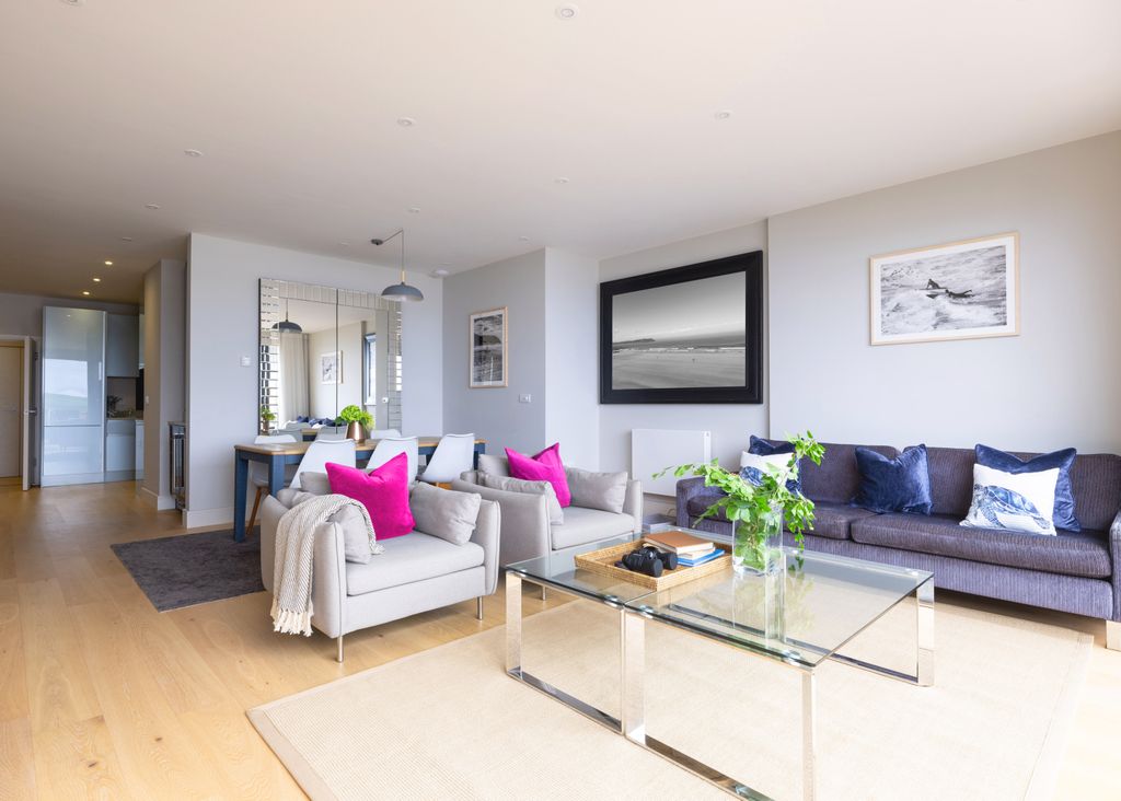 2 bed flat for salePolzeath Beach House PL27 photo 5