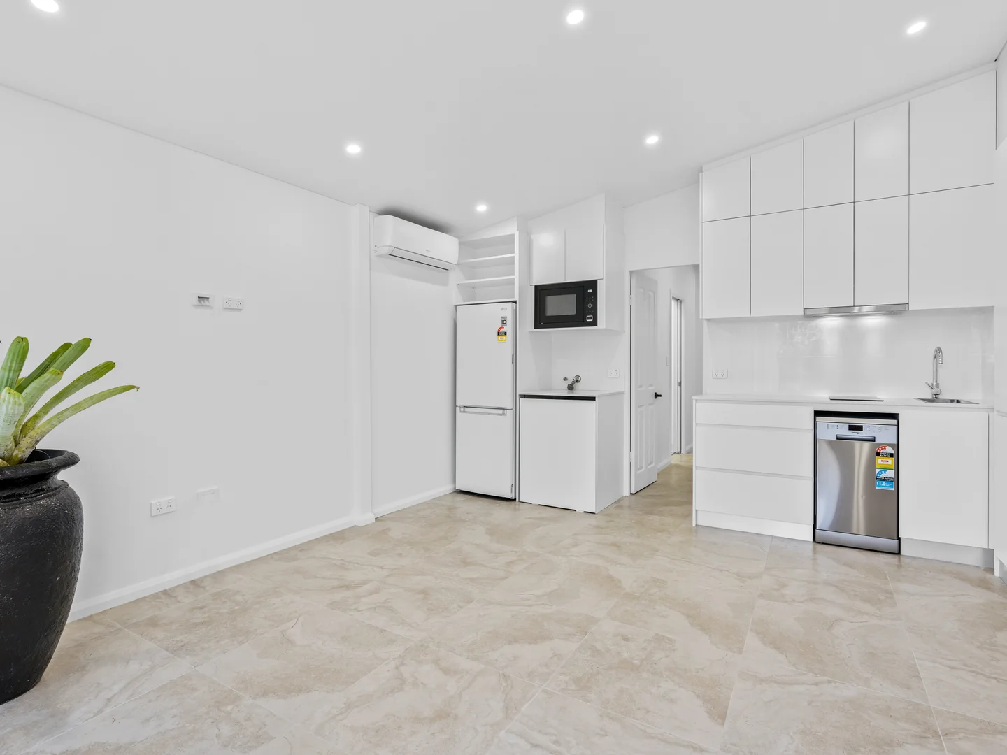 Additional image 3 of B/20 Portsmouth Road, Erina NSW 2250