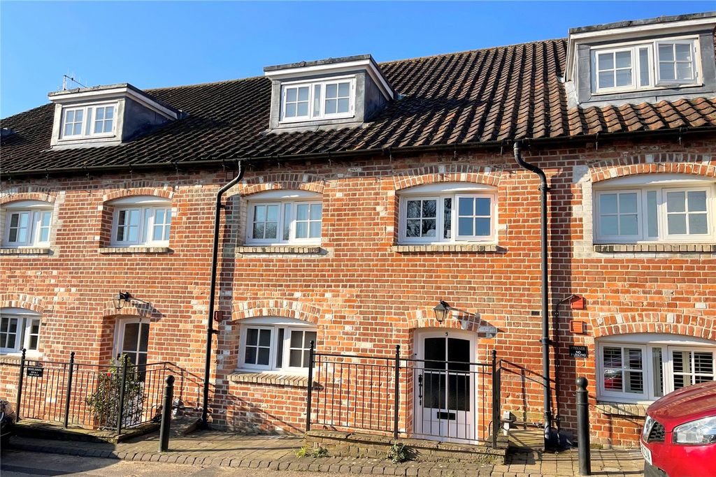 3 bed detached house for saleCrown Place, Woodbridge, Suffolk IP12