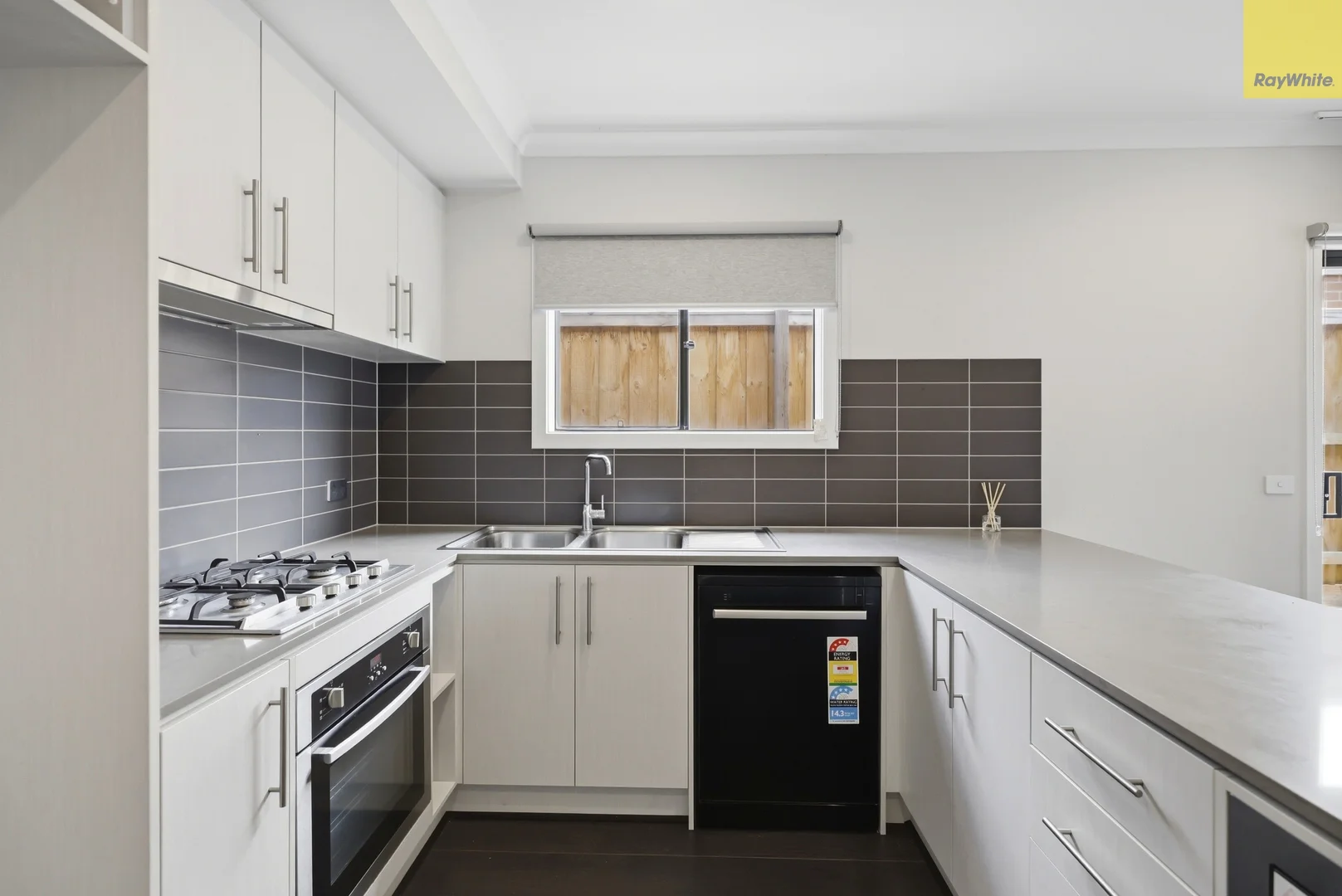 21 Swanton Avenue, Maddingley VIC 3340 photo 2