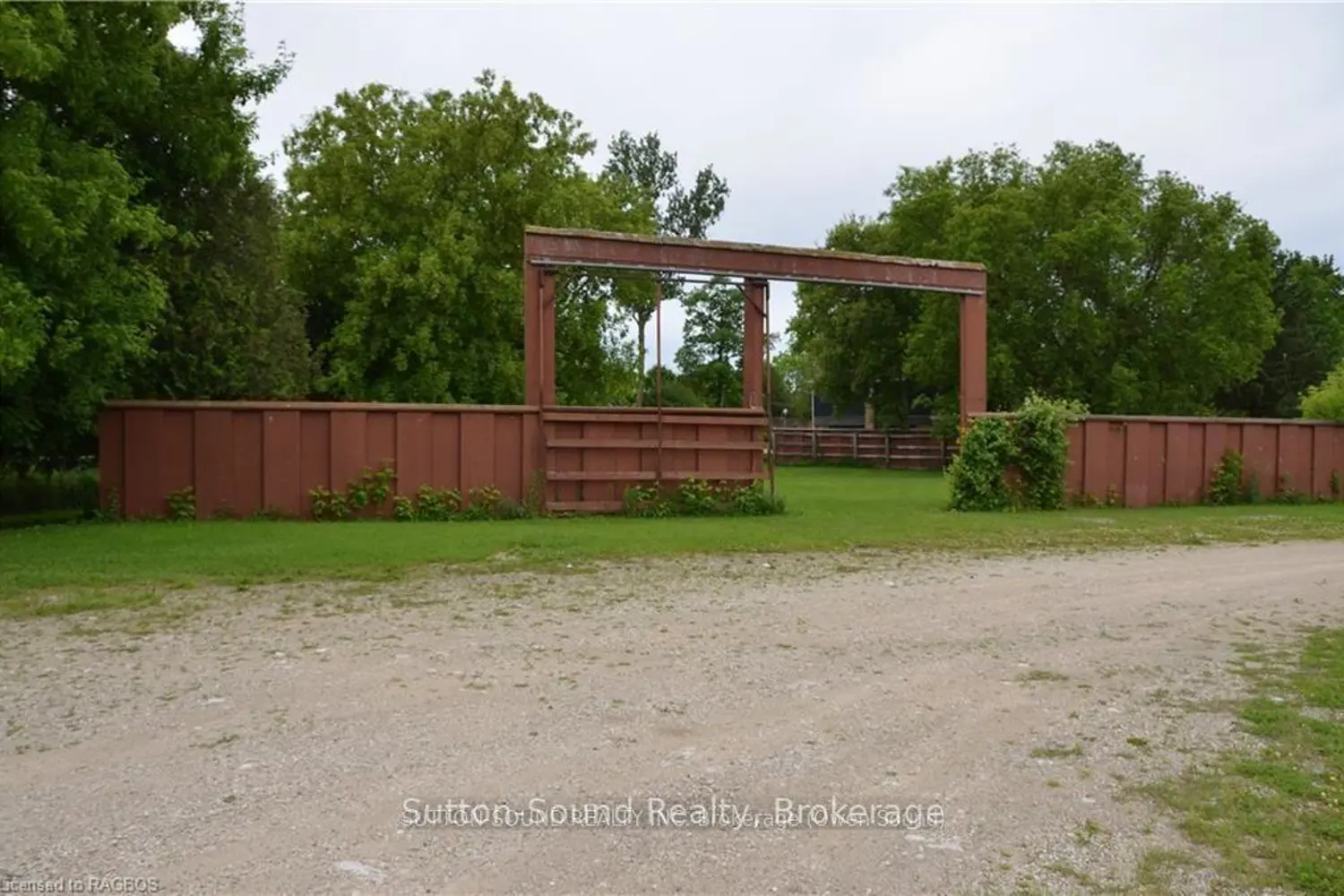 Additional image 14 of 402432 Grey Road 4
