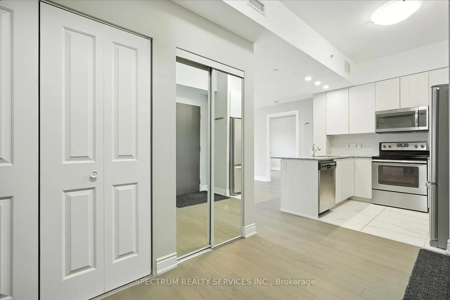 86 Woodbridge Avenue 411 photo 5