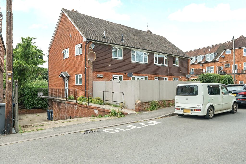 3 bed maisonette for saleHaslemere, Surrey GU27