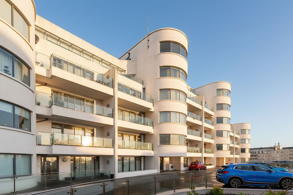 3 bed flat for sale9 West Park Apartments, St Helier JE2