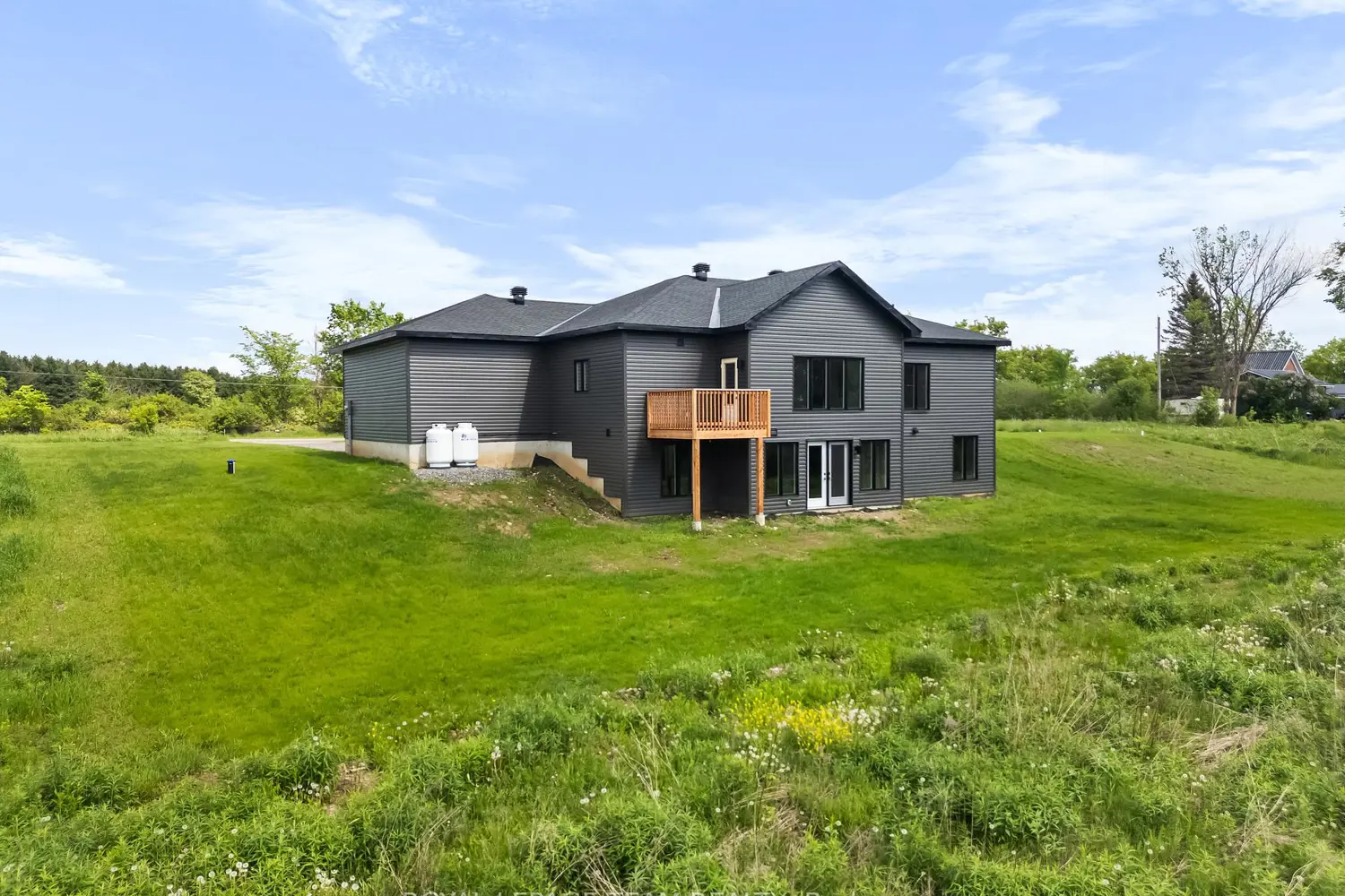 465 Pioneer Road photo 3