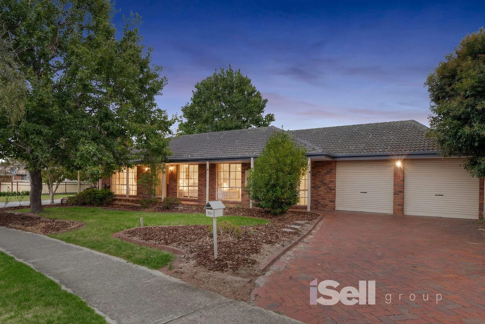 100 Waverley Park Drive, Cranbourne North VIC 3977