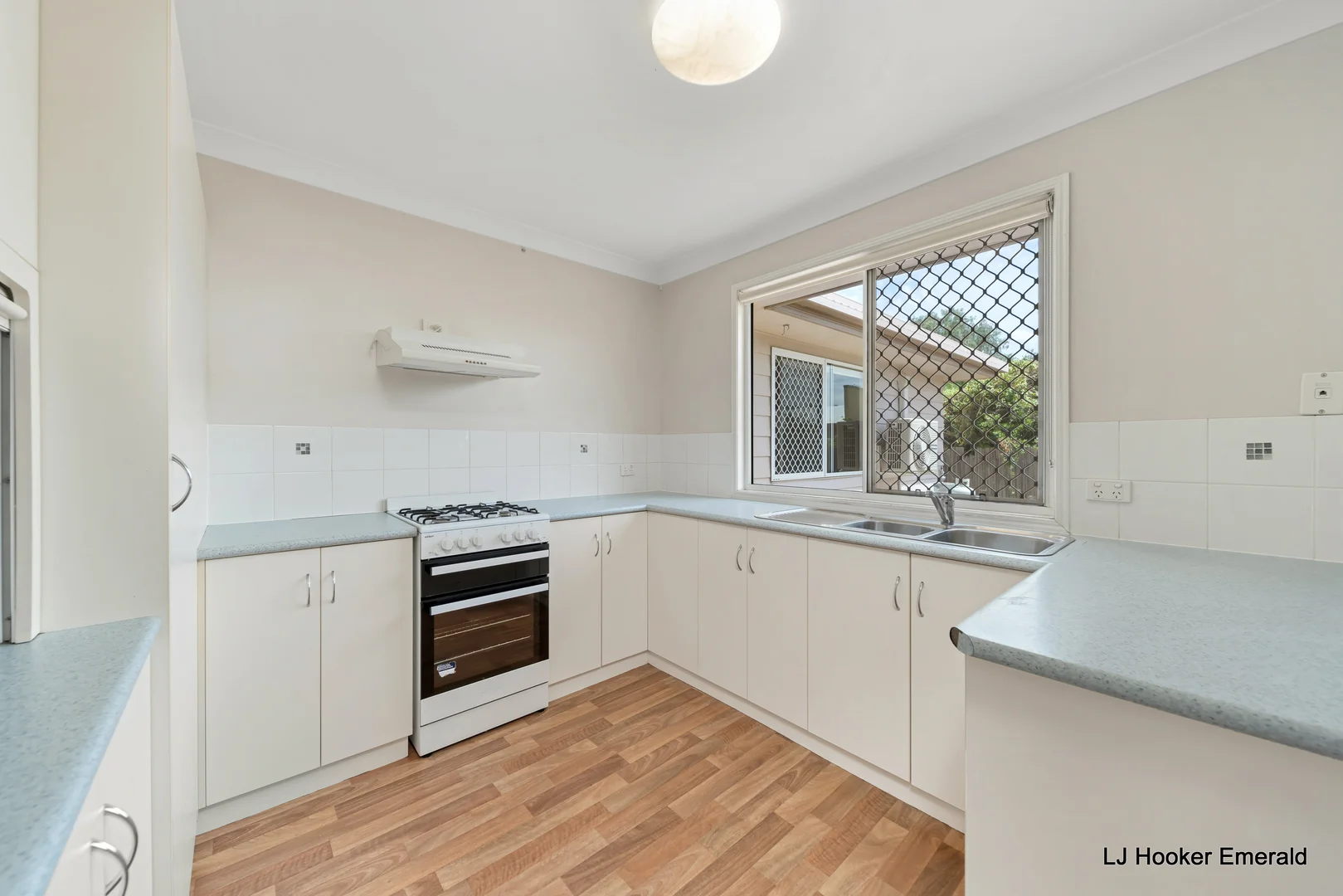 20/24 Riverview Street, Emerald QLD 4720 photo 2