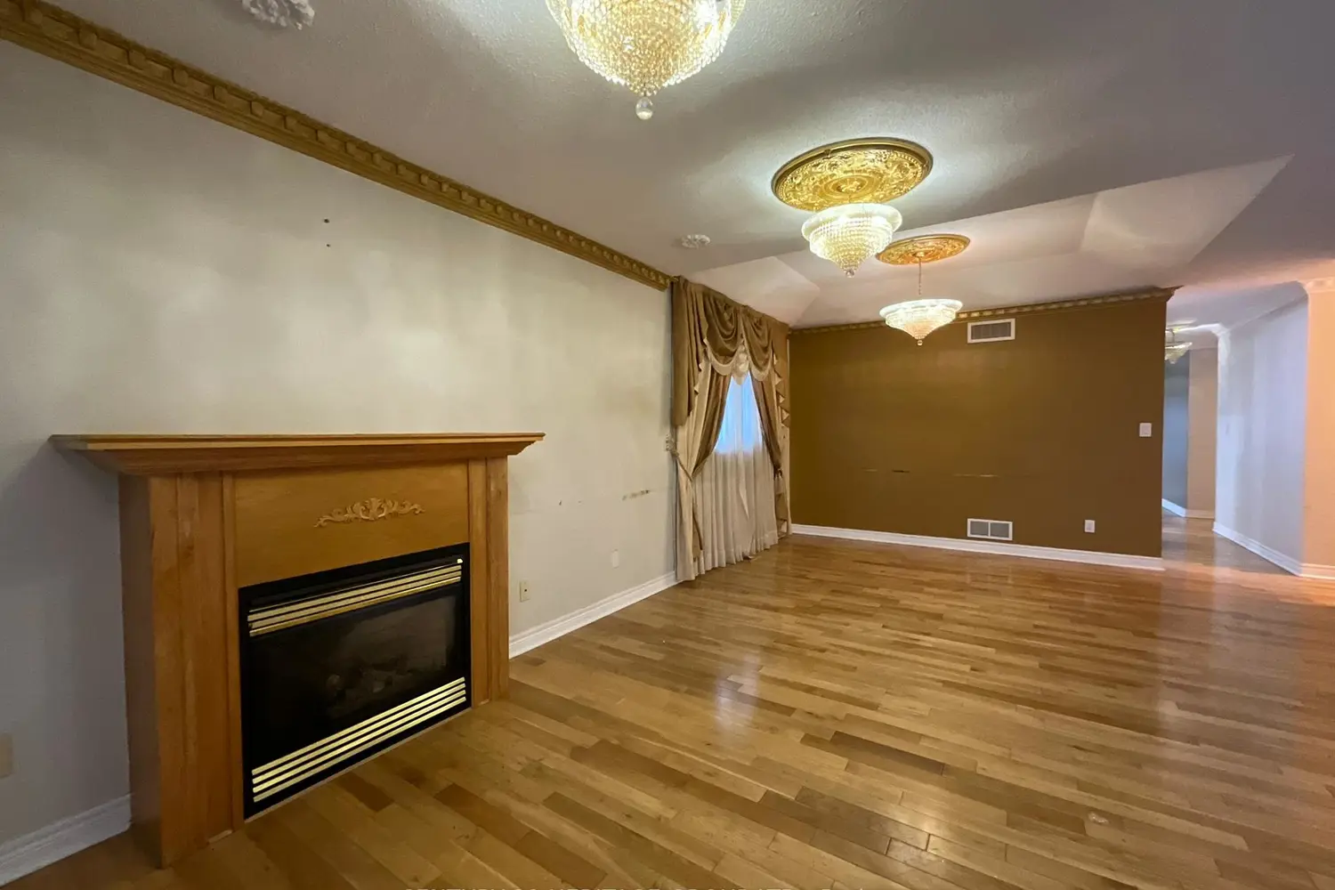 305 Sandringham Drive photo 4