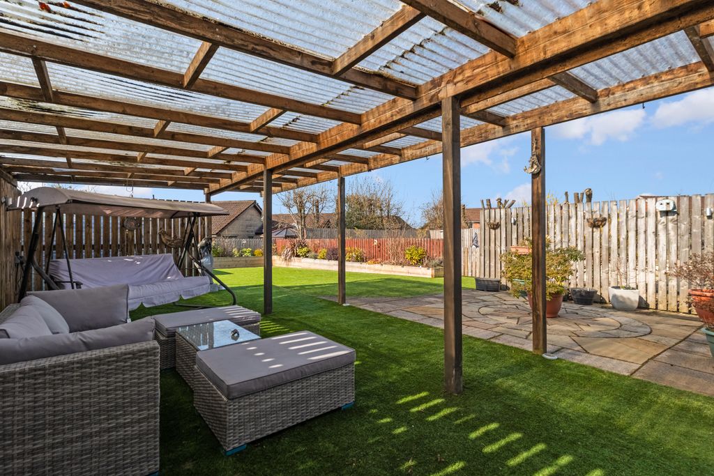 Additional image 2 of 2 bed flat for saleMain Street, Jamestown G83