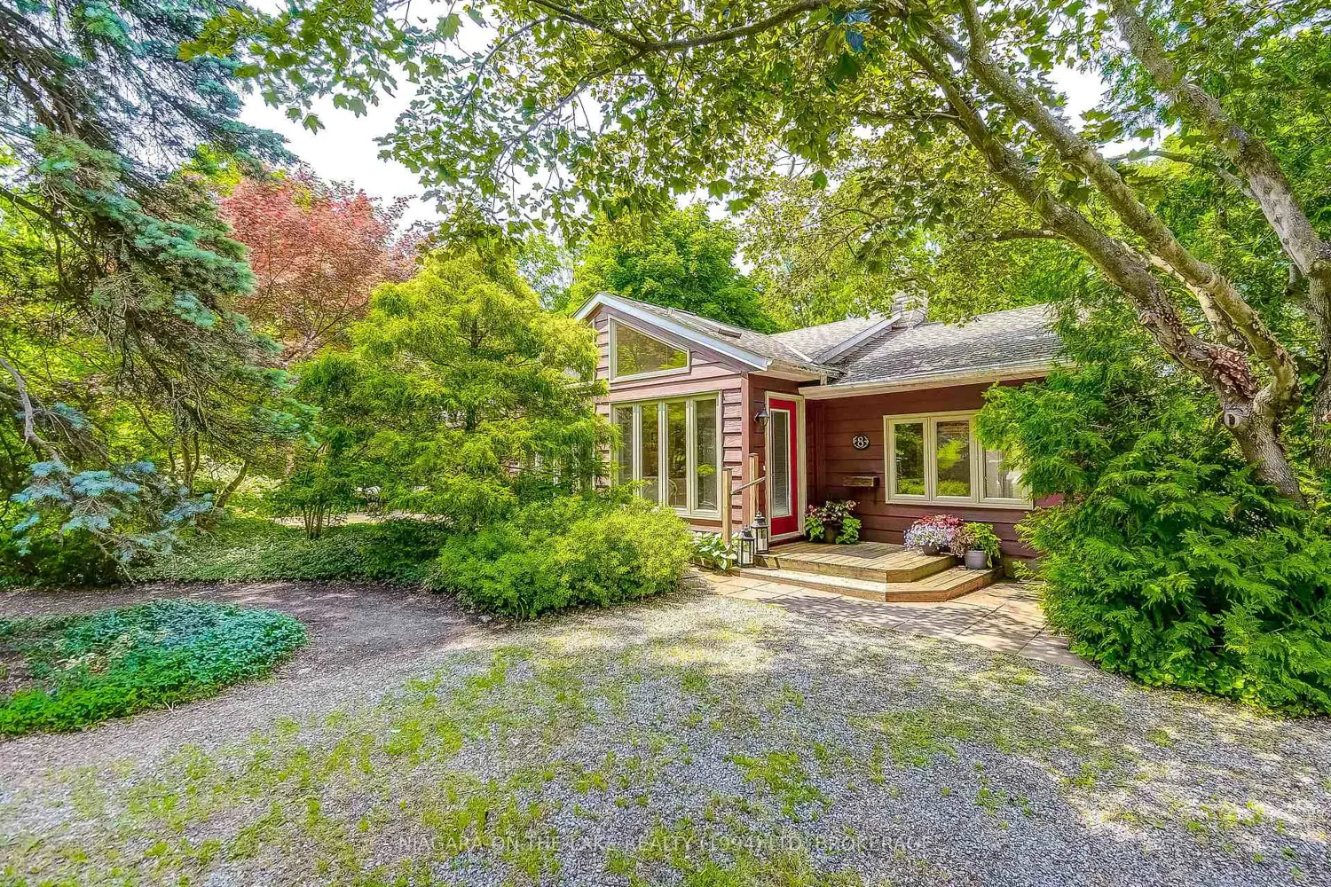 8 Clarence Street photo 2