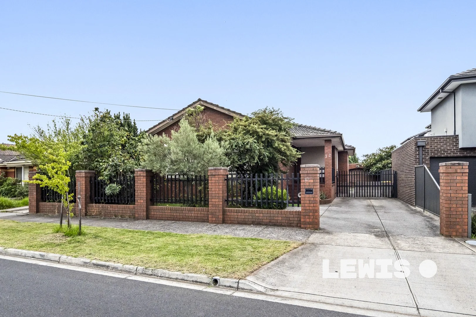 32 Pleasant Road, Thomastown VIC 3074