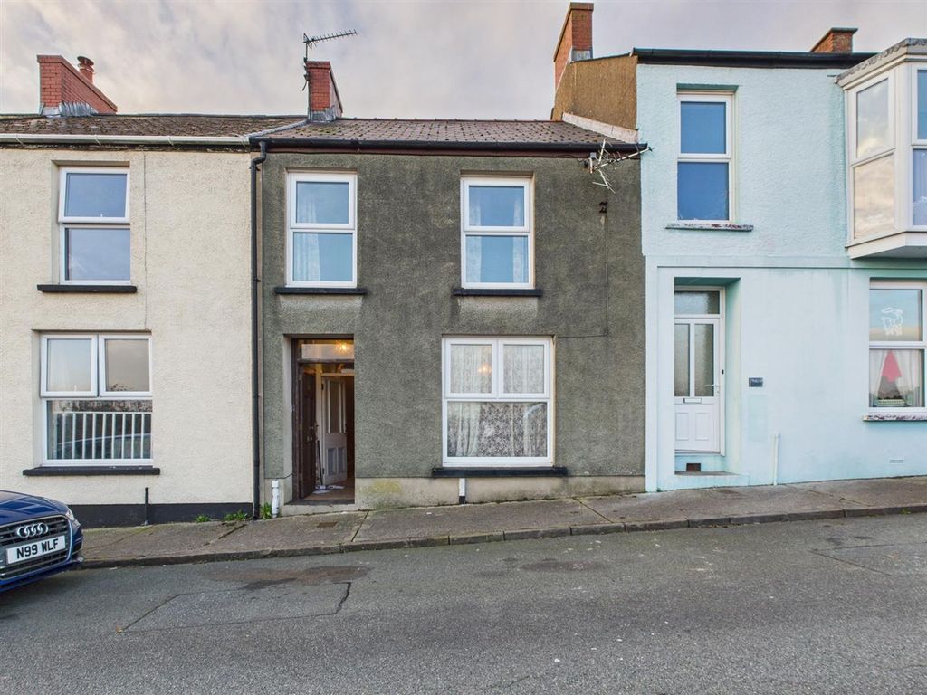 3 bed terraced house for saleLawrenny Street, Neyland SA73