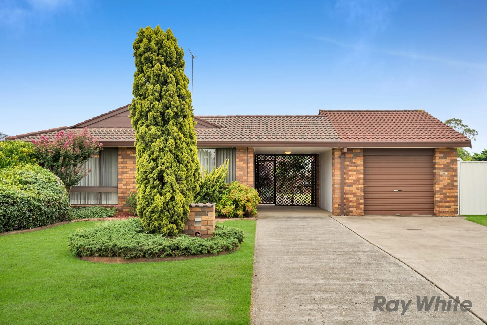 10 West Place, Camden South NSW 2570