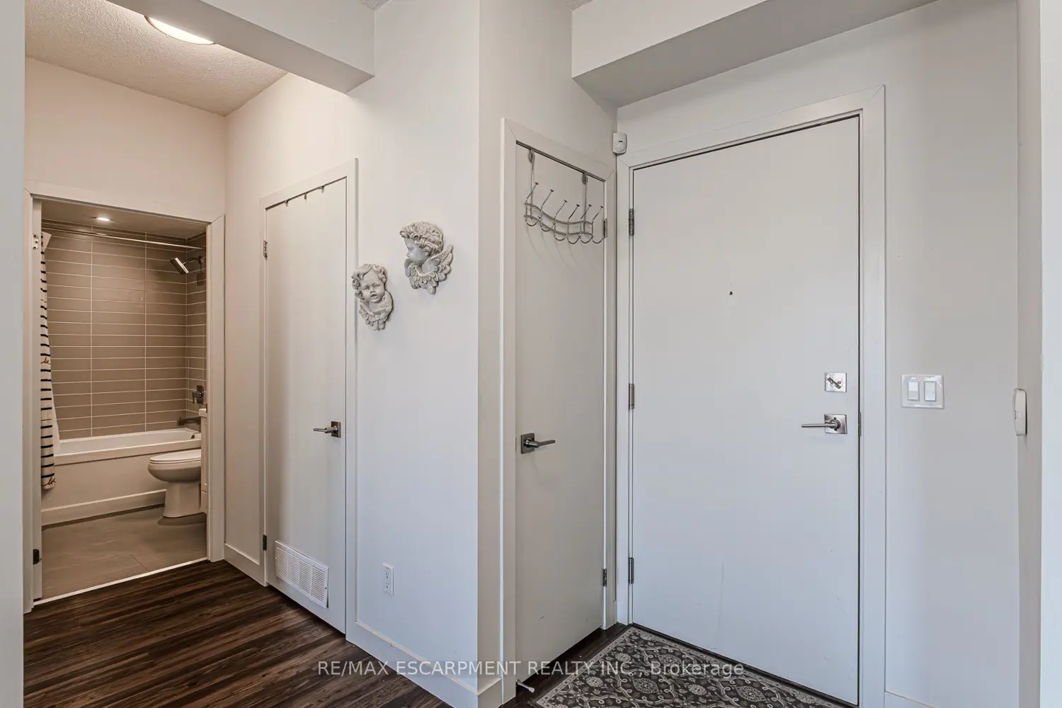 2093 Fairview Street 809 photo 3