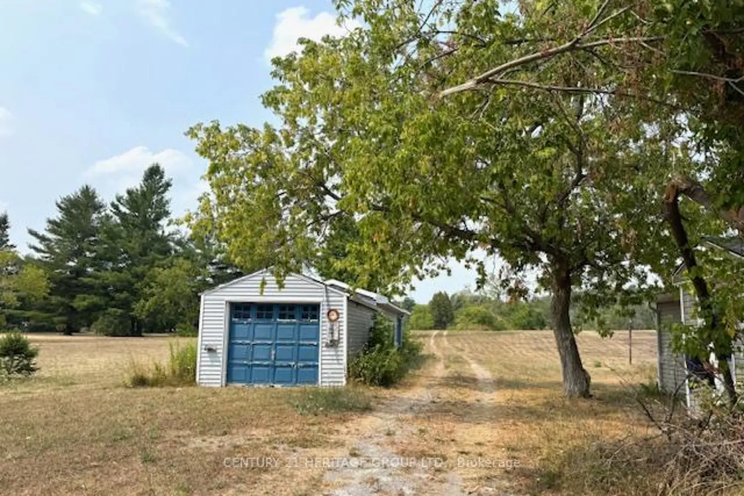 759 Maguire Road photo 3
