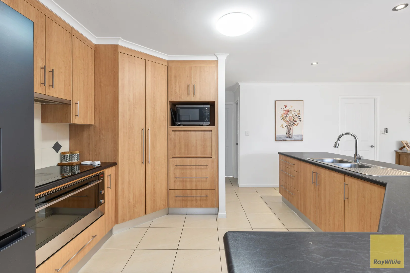 11 Chandon Court, Emerald QLD 4720 photo 4