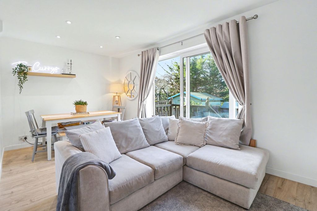 Additional image 5 of 3 bed semi-detached house for saleConiston Gardens, Hedge End SO30