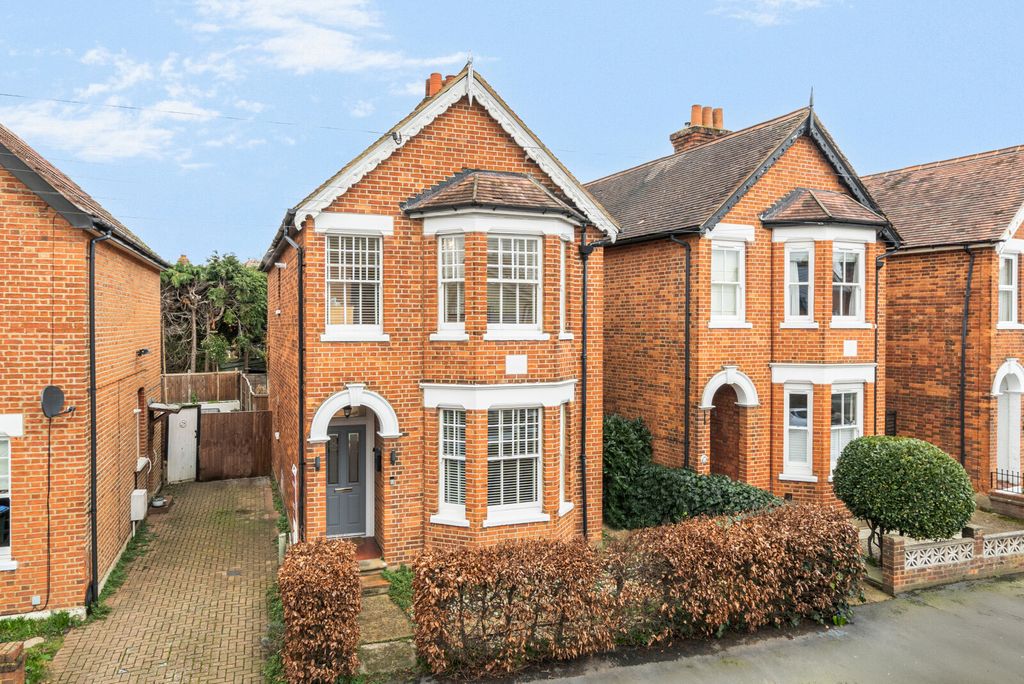 3 bed detached house for saleOakdale Road, Weybridge KT13