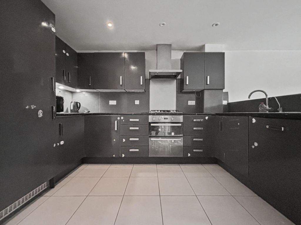 3 bed town house for saleSwithins Lane, Patchway, Bristol, Gloucestershire, Gb BS34