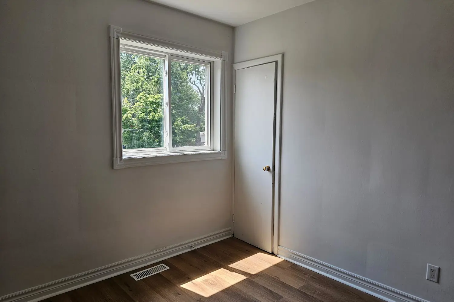 8418 Willoughby Drive photo 3