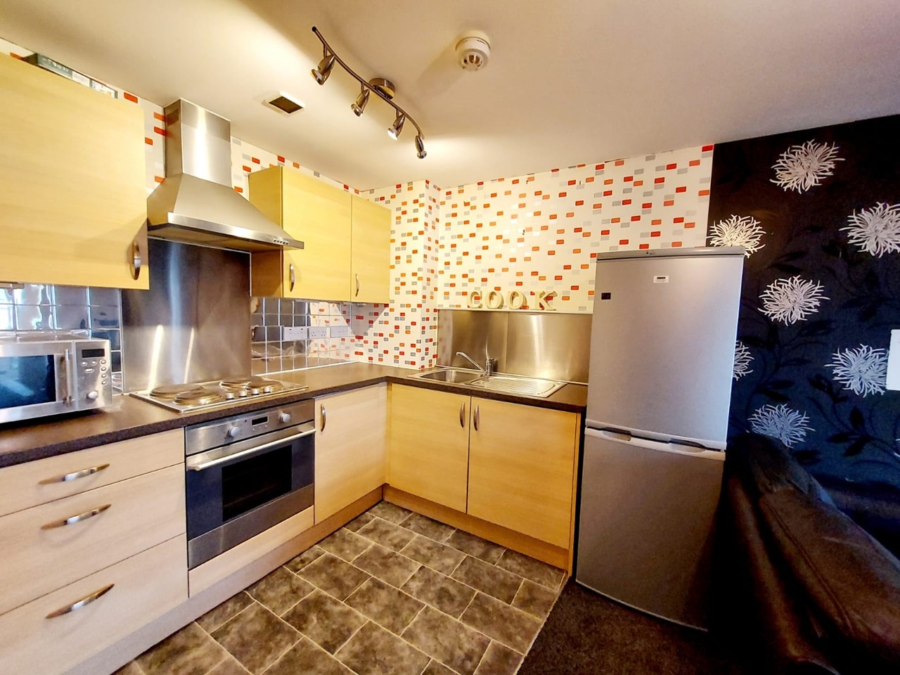 1 Bed Flat, Salford, M7, N1 7GU photo 4