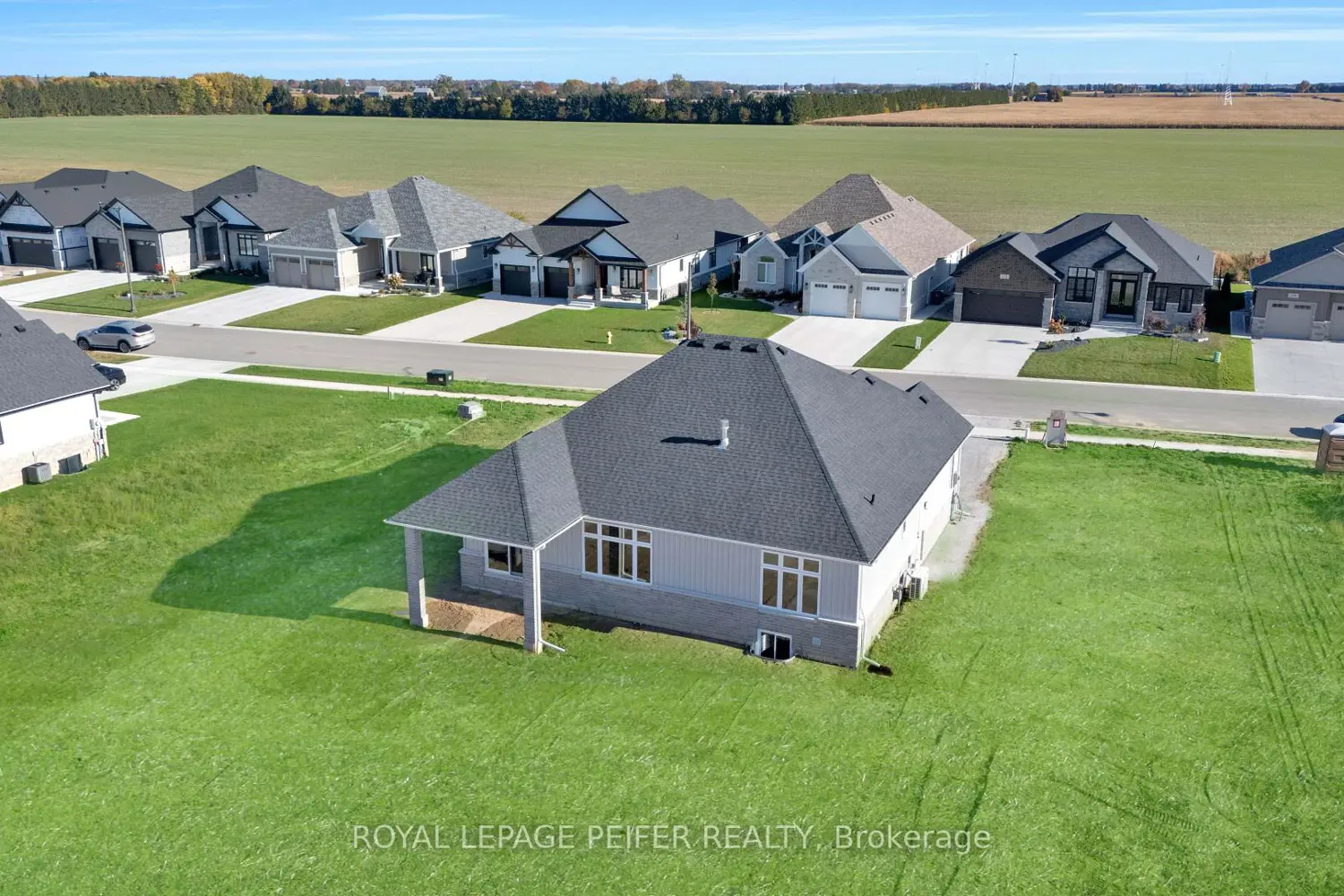 172 Rosewood Crescent photo 2
