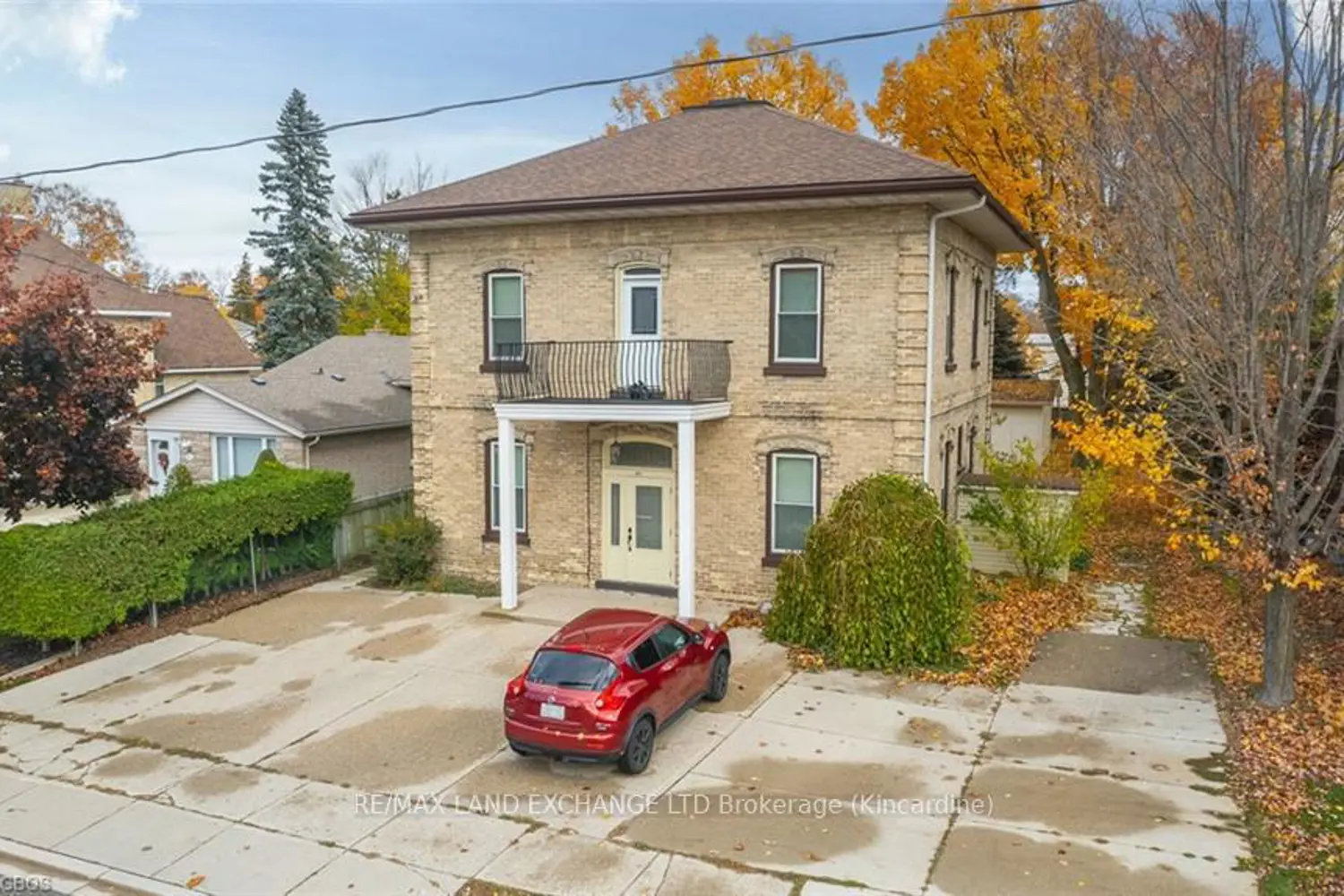 695 Mill Street photo 4
