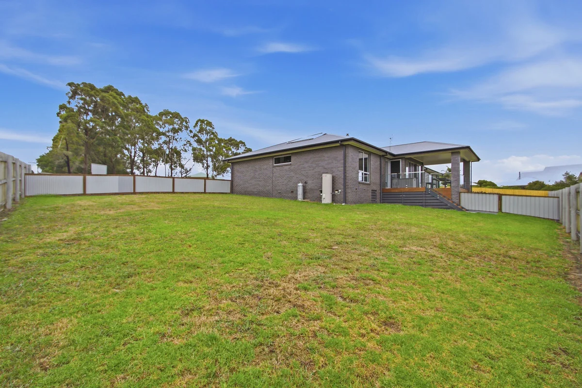 Additional image 23 of 2 Reggardo Rise, Lakes Entrance VIC 3909