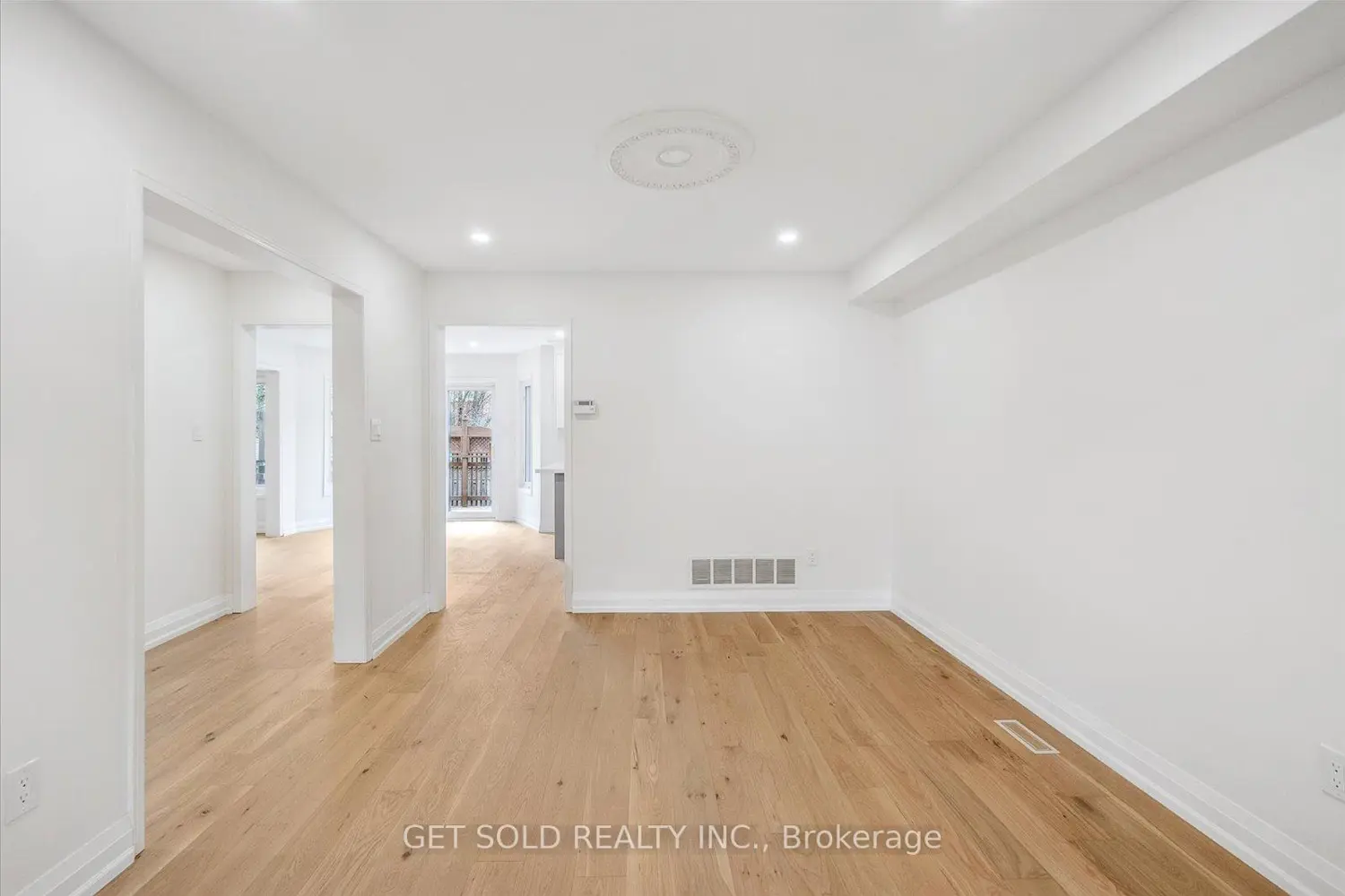 27 Edenbridge Drive photo 4