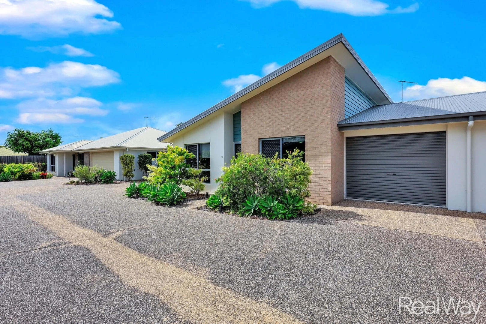 10/4 The Pines Court, Millbank QLD 4670