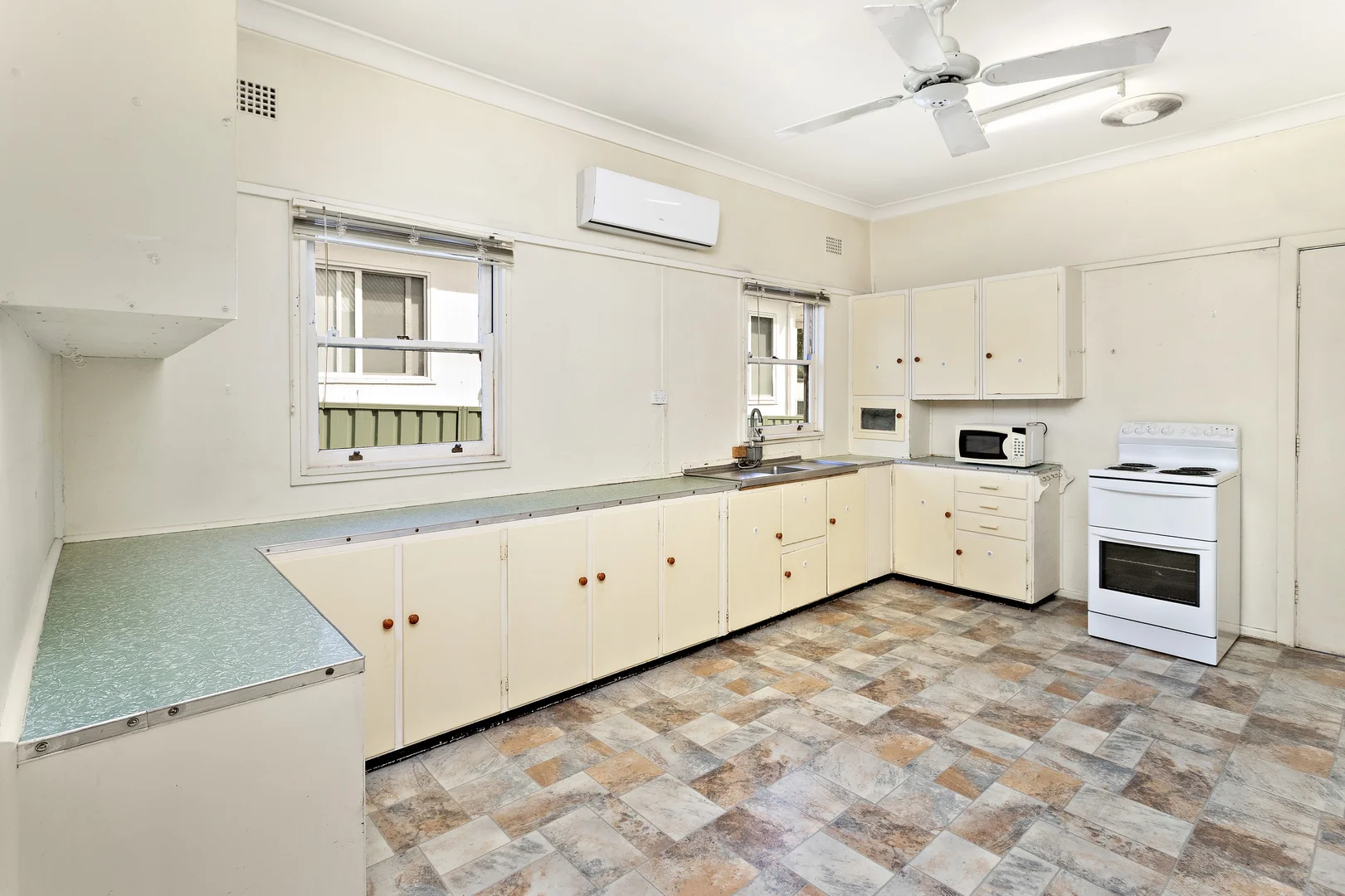 Additional image 2 of 256 Princes Highway, Dapto NSW 2530