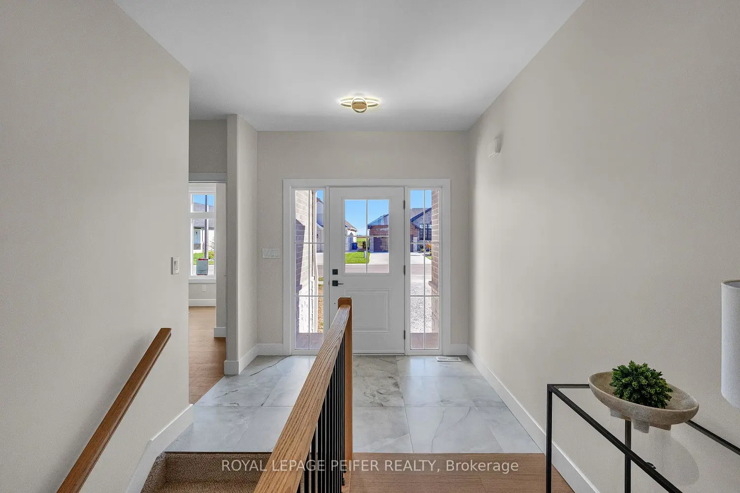 172 Rosewood Crescent photo 3