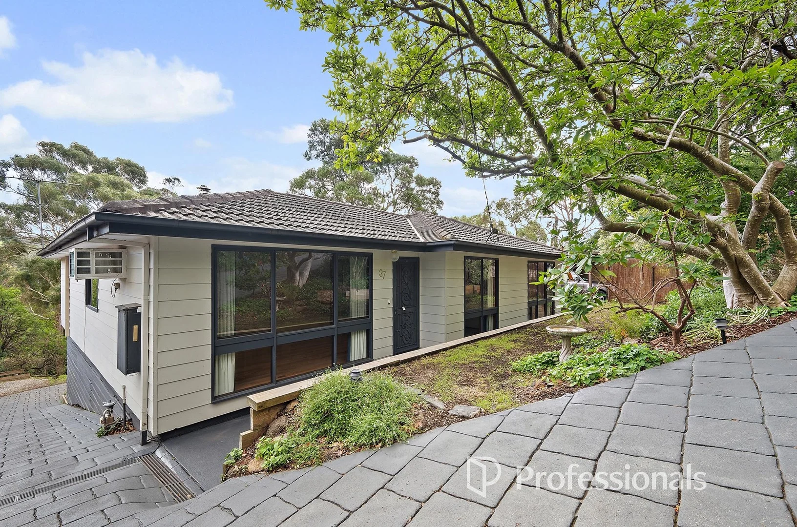 37 Commercial Road, Mount Evelyn VIC 3796