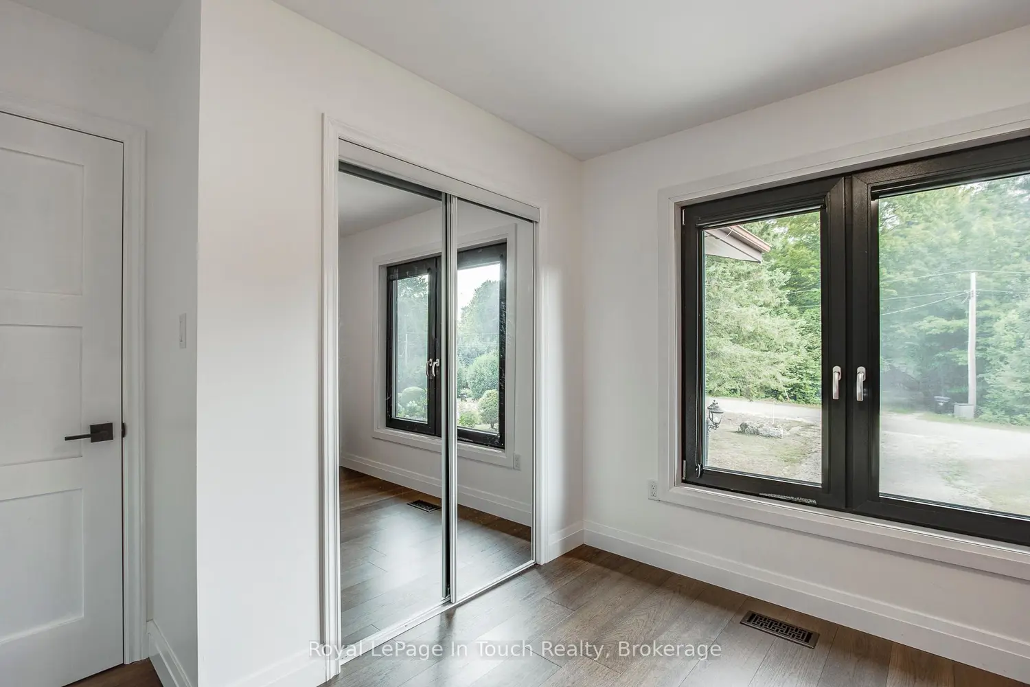 26 Glen Cedar Drive photo 2