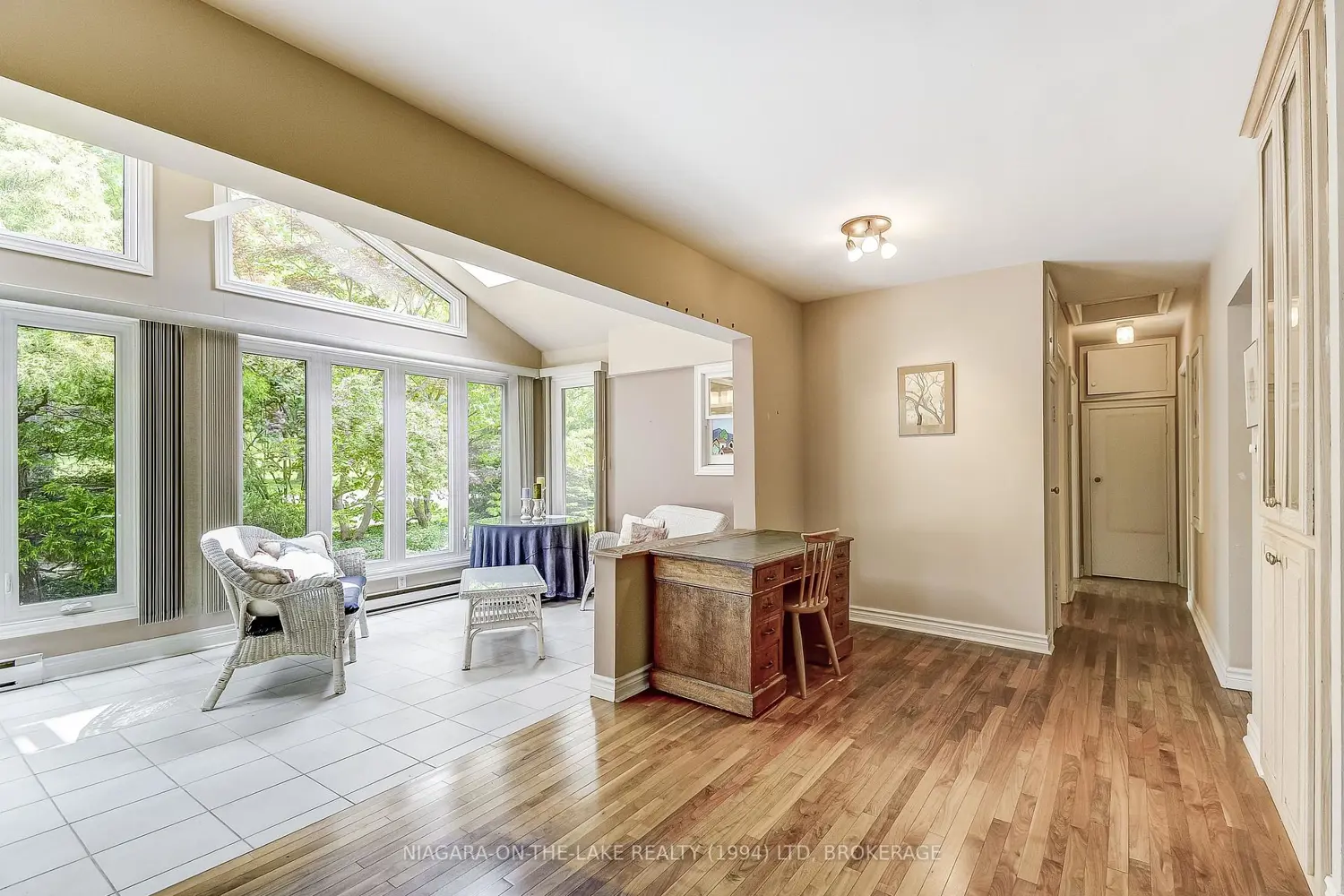 8 Clarence Street photo 5