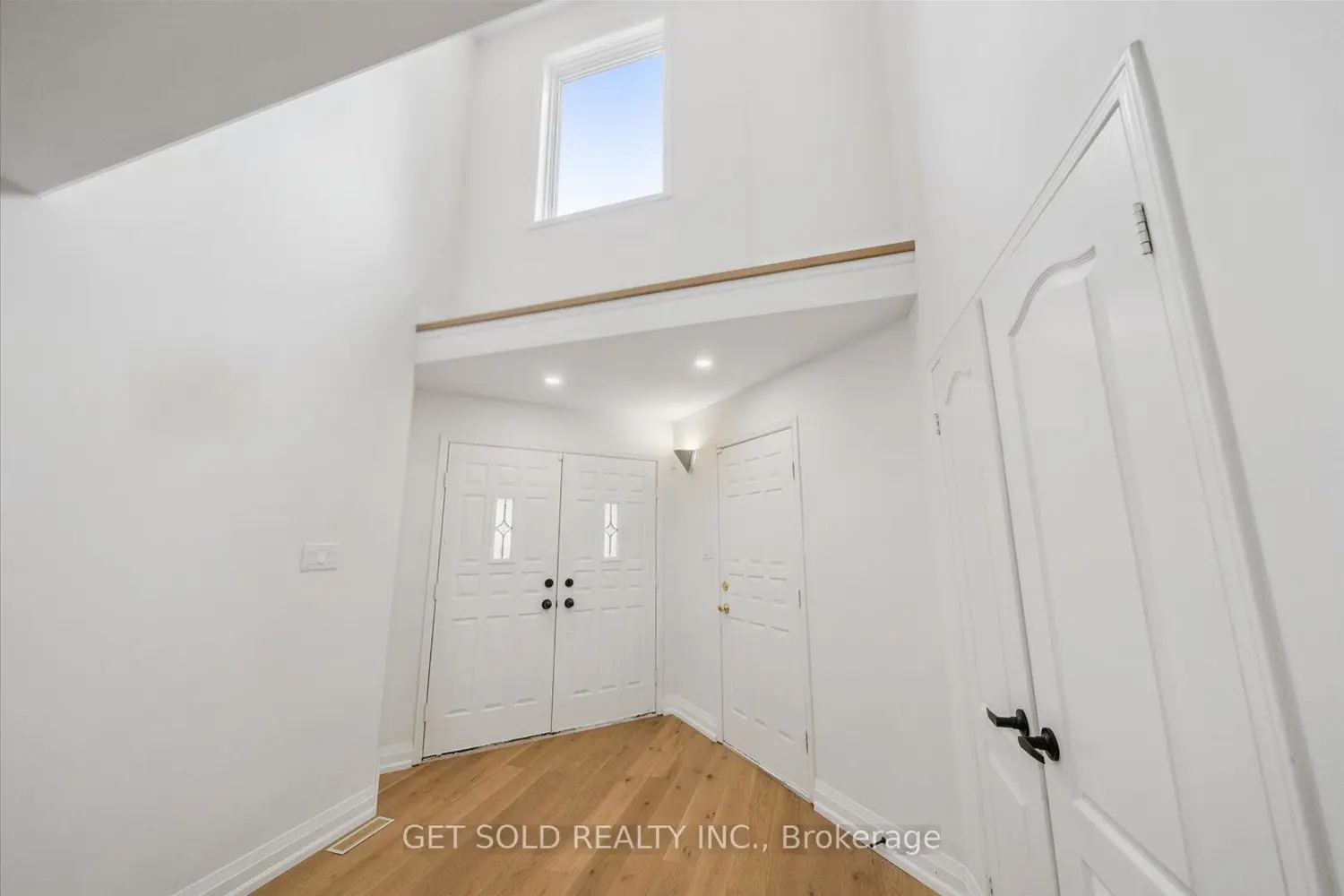 27 Edenbridge Drive photo 3