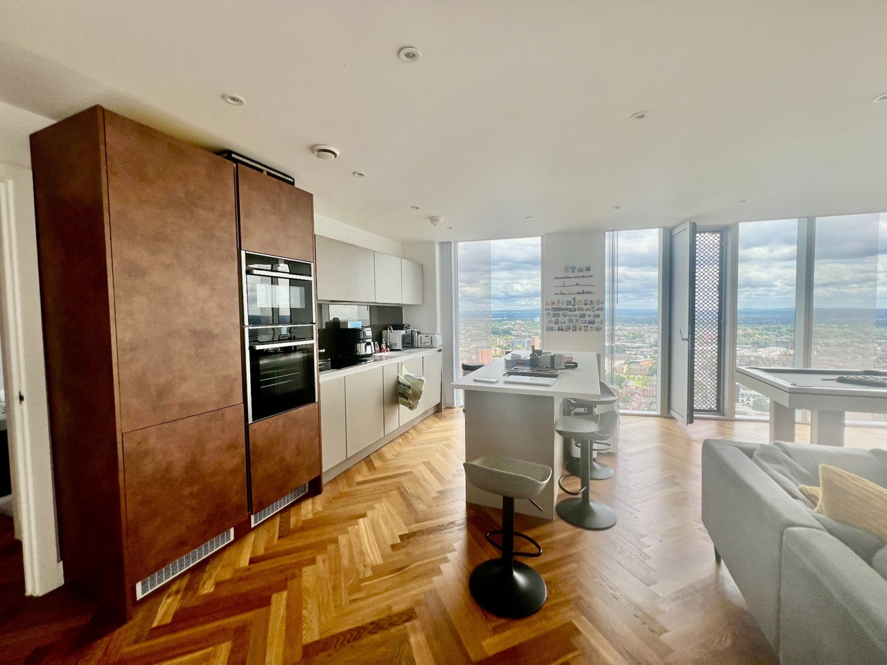2 Bed Flat, Owen St, M15, N1 7GU photo 2