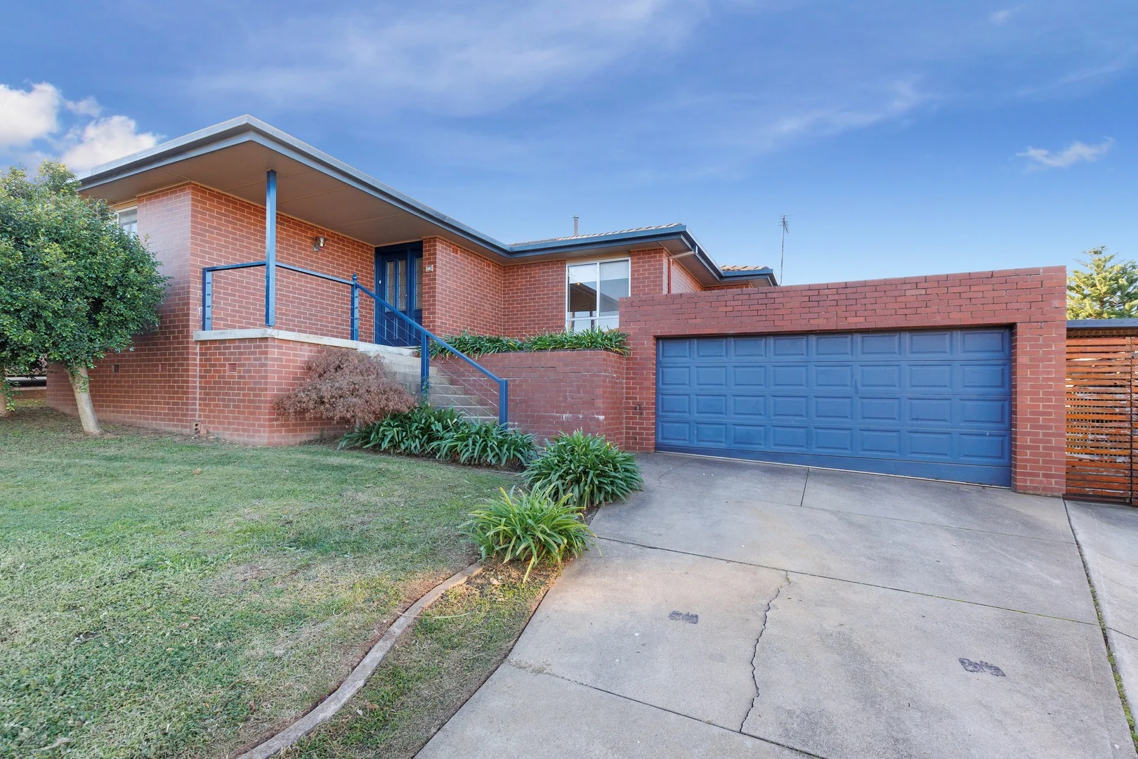 73 Red Hill Road, Kooringal NSW 2650